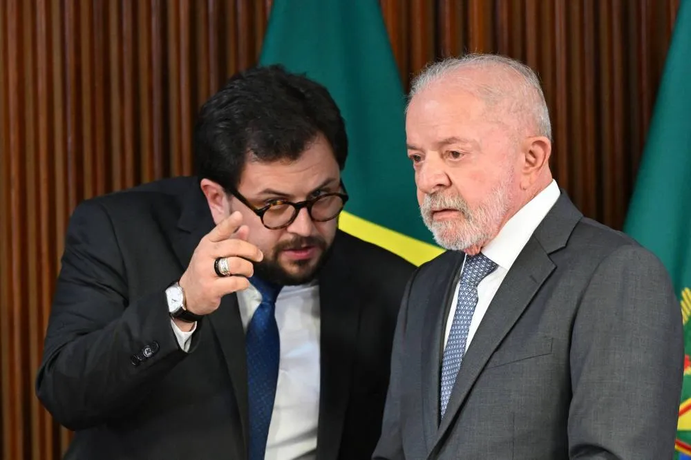 O cientista pol&iacute;tico Marco Aur&eacute;lio Santana Ribeiro (esq.), conhecido como Marcola, e o presidente Lula no Pal&aacute;cio do Planalto, em Bras&iacute;lia