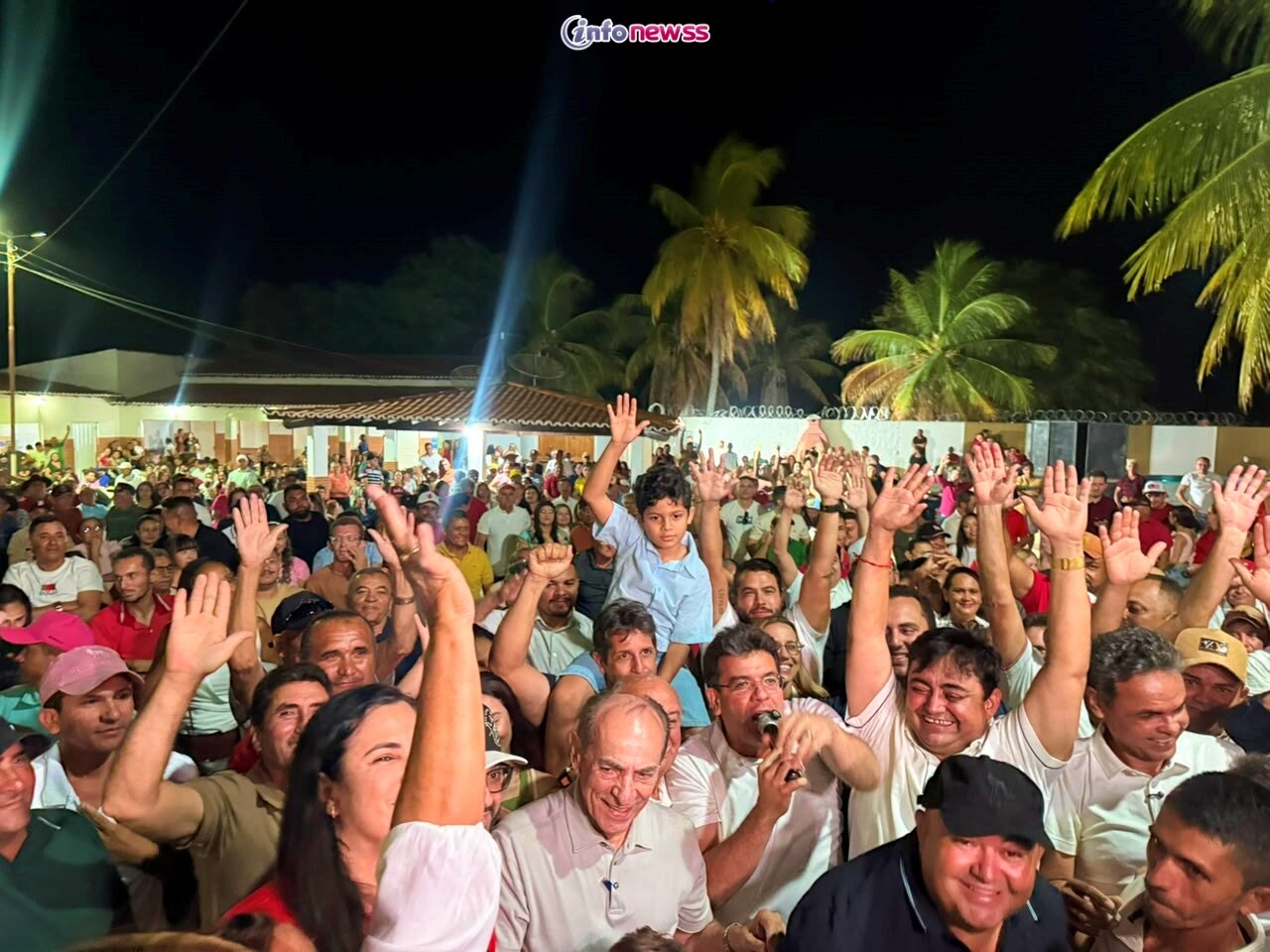 Rafael Fonteles reúne multidão em ato político com prefeito em Alegrete do Piauí