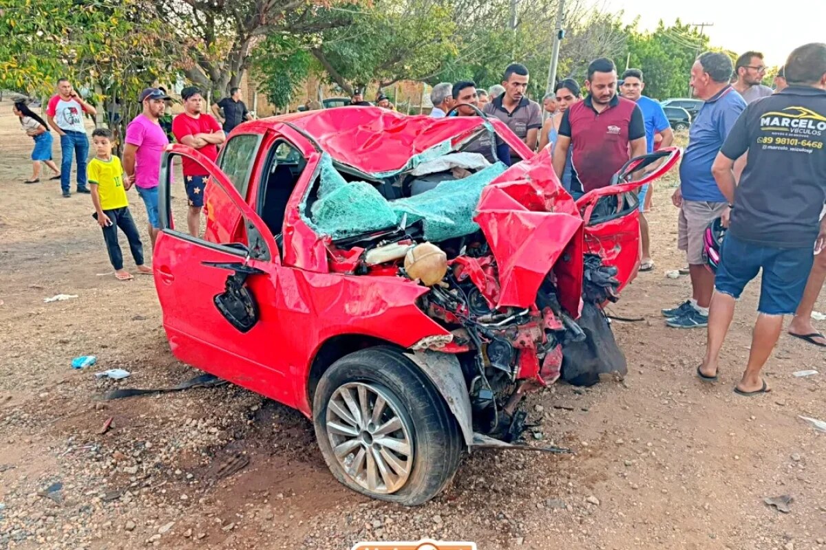 Ve&iacute;culo em que a educadora viajava ficou completamente destru&iacute;do ap&oacute;s colis&atilde;o