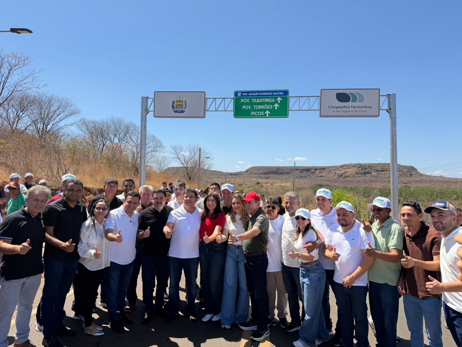 Governador Rafael Fonteles vistoria obras de pavimentação asfáltica na PI-238 — Foto: Divulgação