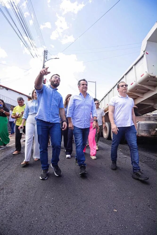 Obras de pavimentação asfáltica e calçamento no interior do Piauí