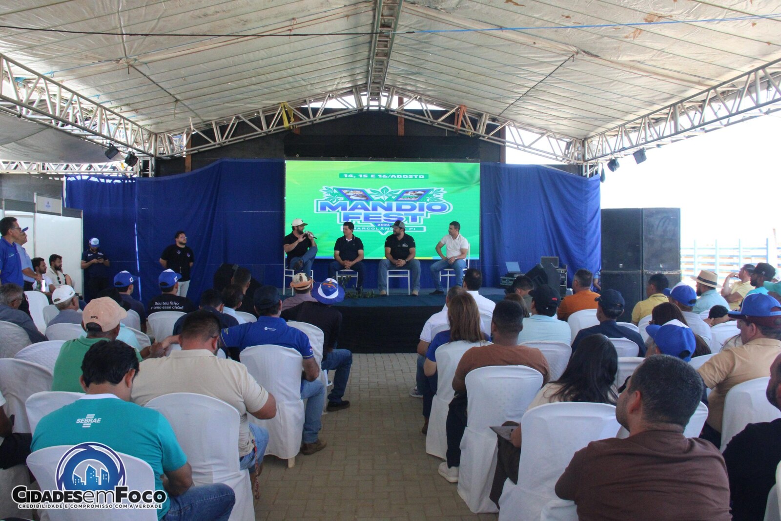 Abertura da V Mandiofest reuniu autoridades, produtores e comunidade em Marcolândia — Foto: Divulgação