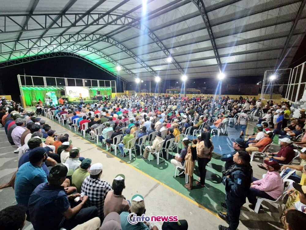 Centenas de pais participaram da festa promovida pela Prefeitura de Belém do Piauí — Foto: Info Newss