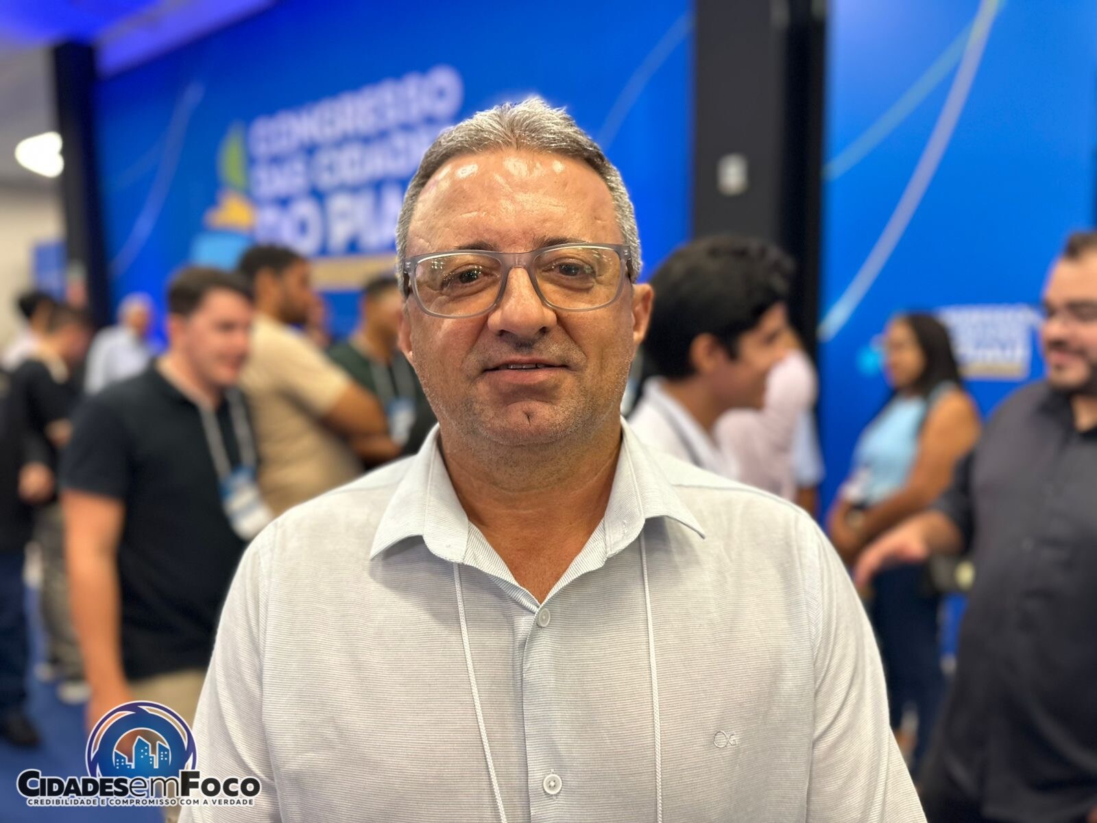 Prefeito Neto anunciou a liberação dos recursos para os profissionais da educação — Foto: Divulgação