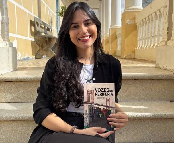 Livro 'Vozes da Periferia' reune textos de estudantes de Petrolina — Foto: Divulgacao