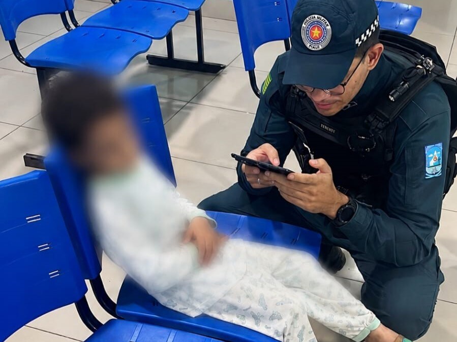 Criança cai de prédio após ser deixada só e mãe é detida em Picos
