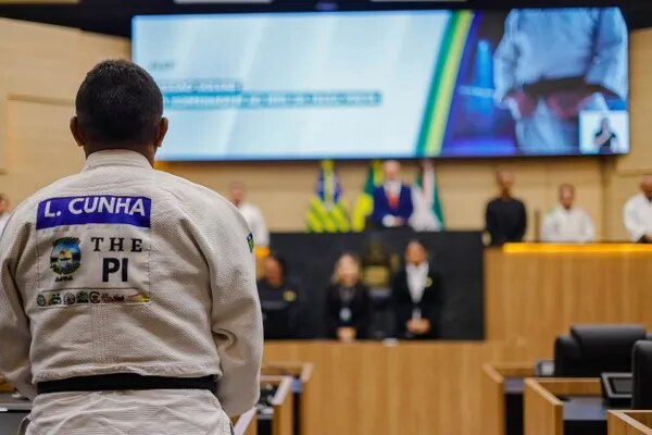 Alepi realiza sessão solene em homenagem aos praticantes de artes marciais