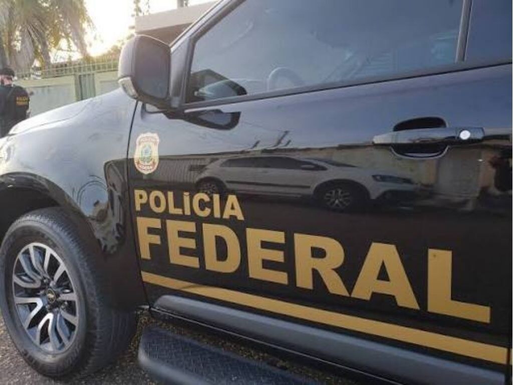 PF faz operação contra desvio de 20 toneladas de livros didáticos no Piauí