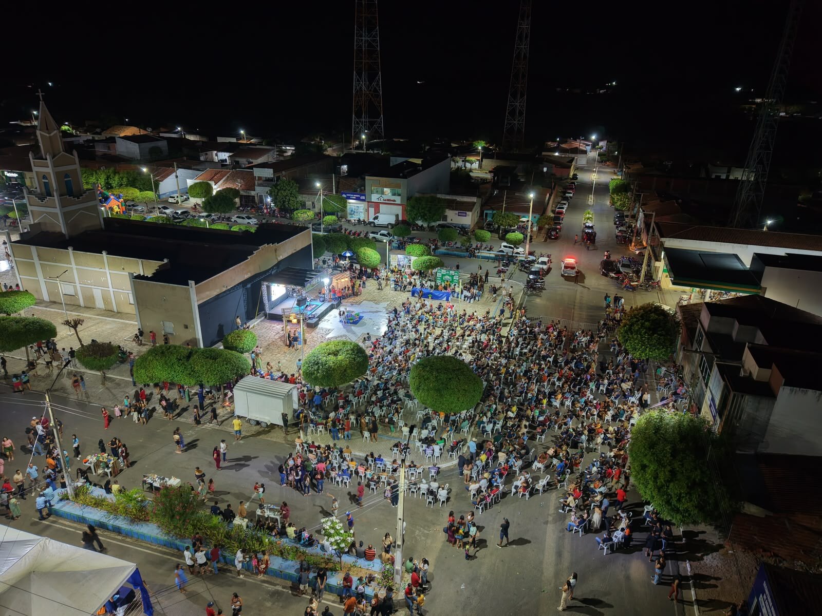 Caridade do Piauí celebra Dia dos Pais com festa em praça pública