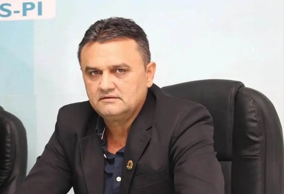 O vereador Chico Dino, cujo comércio e residência foram alvos de tiros em Fronteiras
