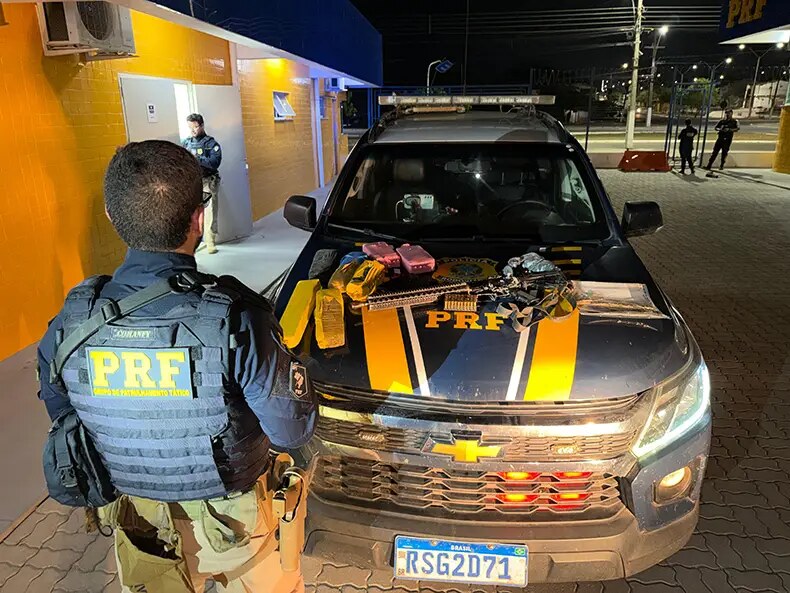 PRF prende três durante abordagem