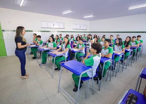 Projeto propõe isentar gratificações de professores do Imposto de Renda