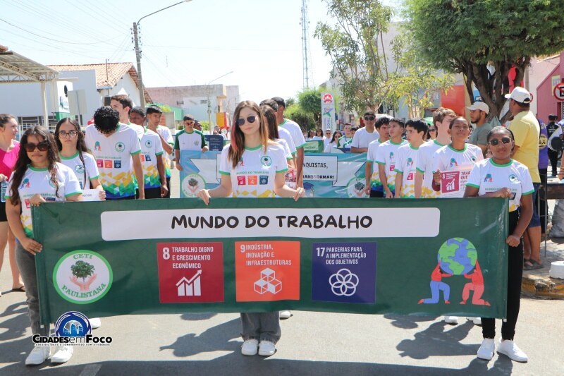 Desfile cívico de 7 de Setembro reuniu grande público na Avenida Marechal Deodoro em Paulistana — Foto: Cidades em Foco