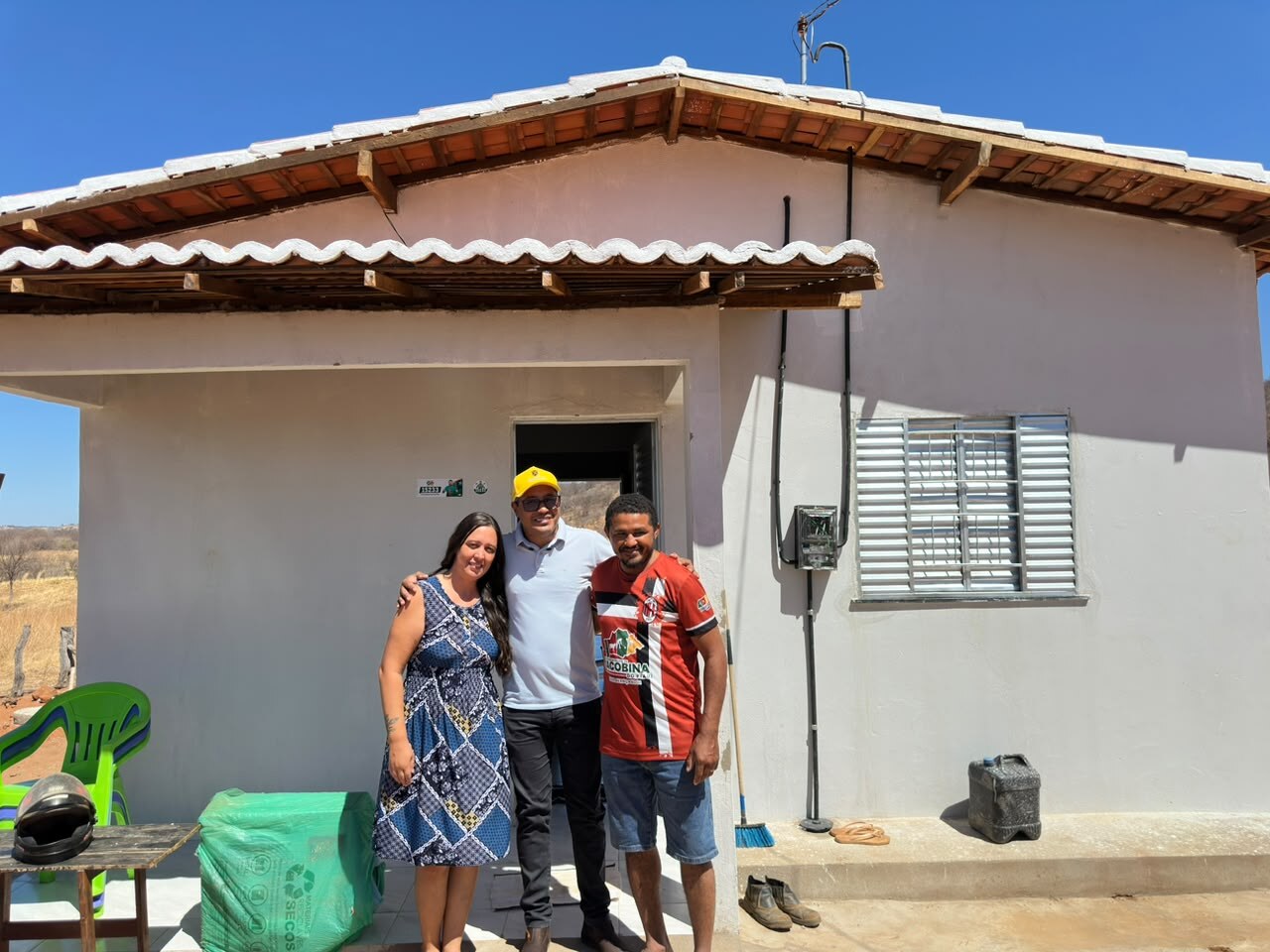 Prefeito Vanderlei Carvalho durante visita a beneficiários do programa habitacional em Jacobina do Piauí — Foto: Divulgação/Prefeitura de Jacobina do Piauí