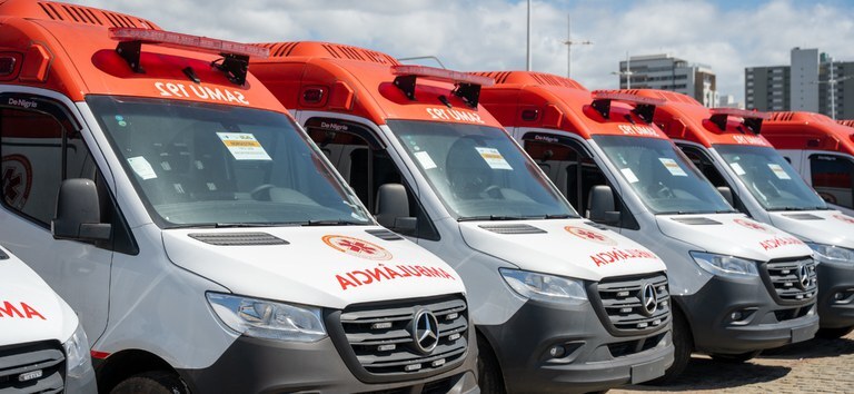 Ambulâncias que integram o lote de veículos entregues pelo Ministério da Saúde