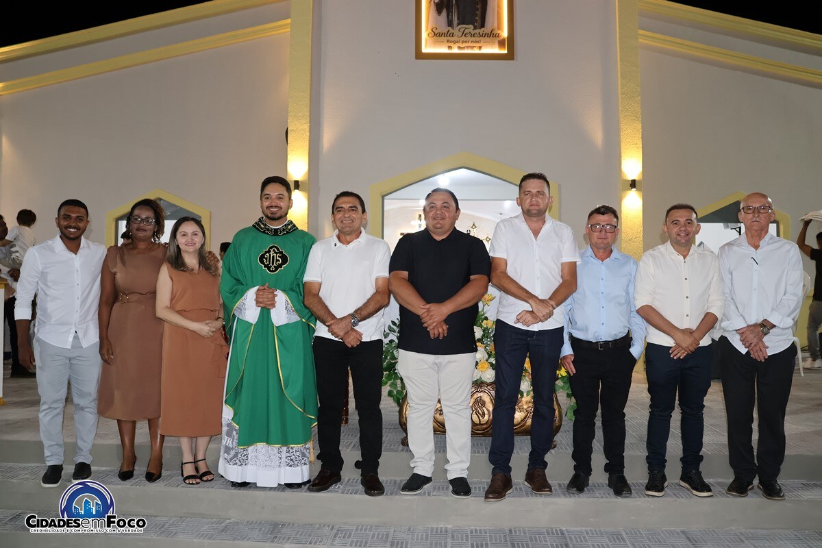 Queimada Nova inaugura Praça Santa Teresinha e entrega reforma de Igreja Matriz
