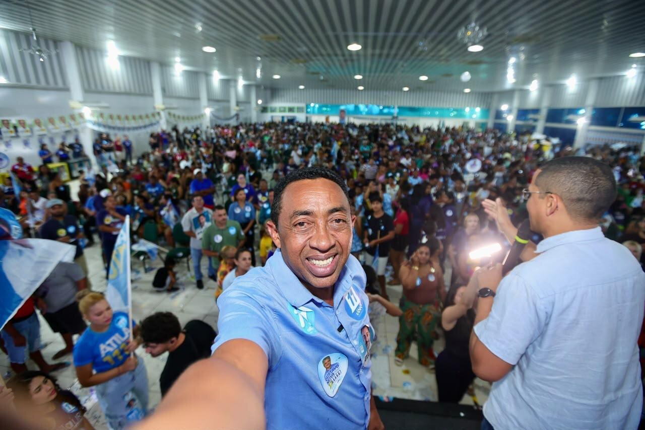 Candidato Joel Rodrigues discursa durante evento político em Teresina — Foto: Divulgação