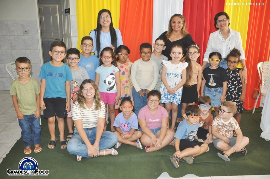 Betânia do Piauí entrega óculos de grau para crianças assistidas por programa social