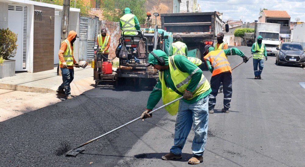 Bairro Junco recebe obras de pavimentação asfáltica em Picos