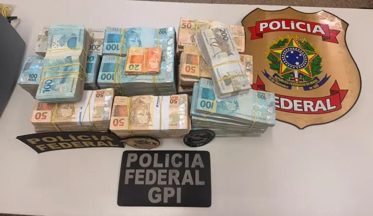 Polícia Federal interceptou o suspeito transportando mais de R$ 850 mil em espécie
