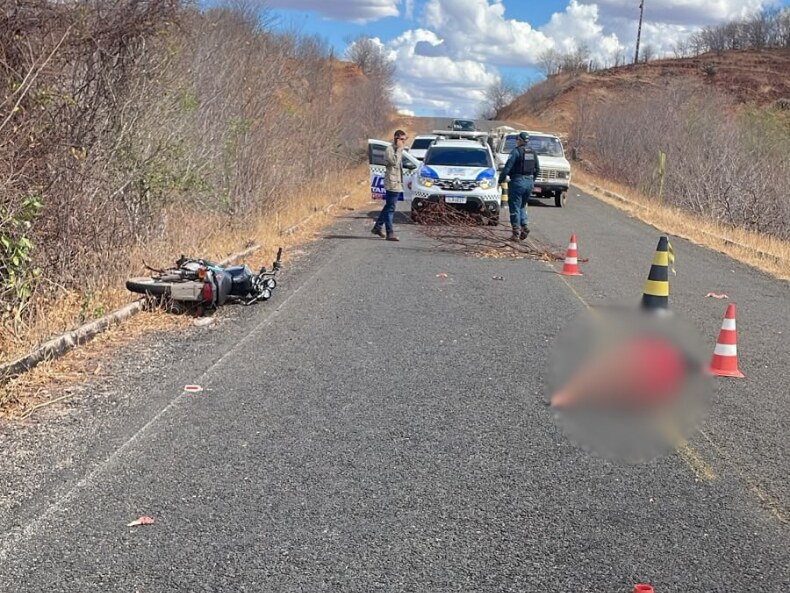 Local do acidente entre motocicleta e caminhão no interior do Piauí