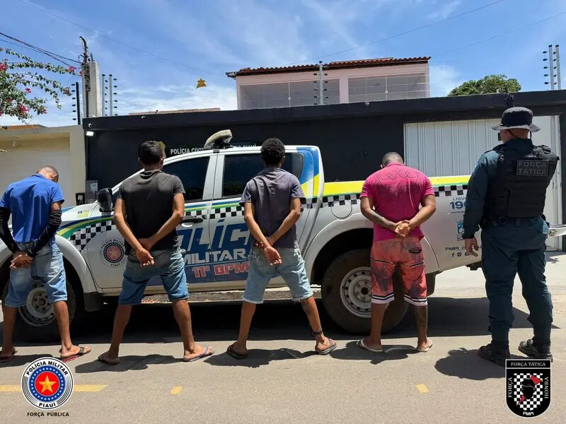 Polícia Militar conduz quatro pessoas e apreende drogas em São Raimundo Nonato